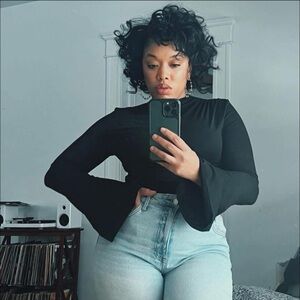 Meet your Posher, Tina